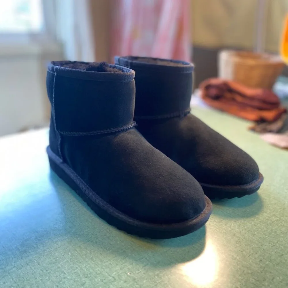 UGG Classic Mini II Genuine Shearling Lined Boot, Women's Size 5, New W/O Box